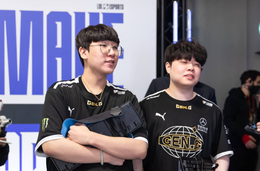 开云体育下载-HKA险胜T1，Scout极限生还后反打鏖战多局八强赛，技惊四座的简单介绍