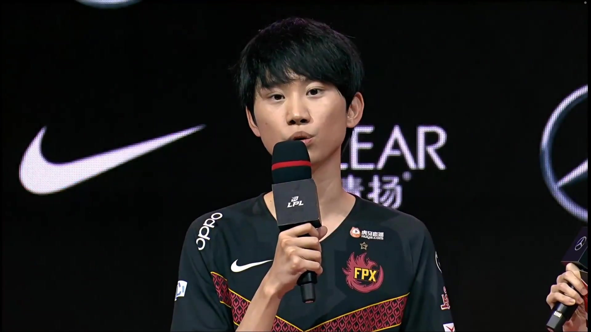 FPX力克V5,Doinb团战一打五激烈交锋全球总决赛,点燃全场激情 FPX力克V5,Doinb团战一打五激烈交锋全球总决赛,点燃全场激情