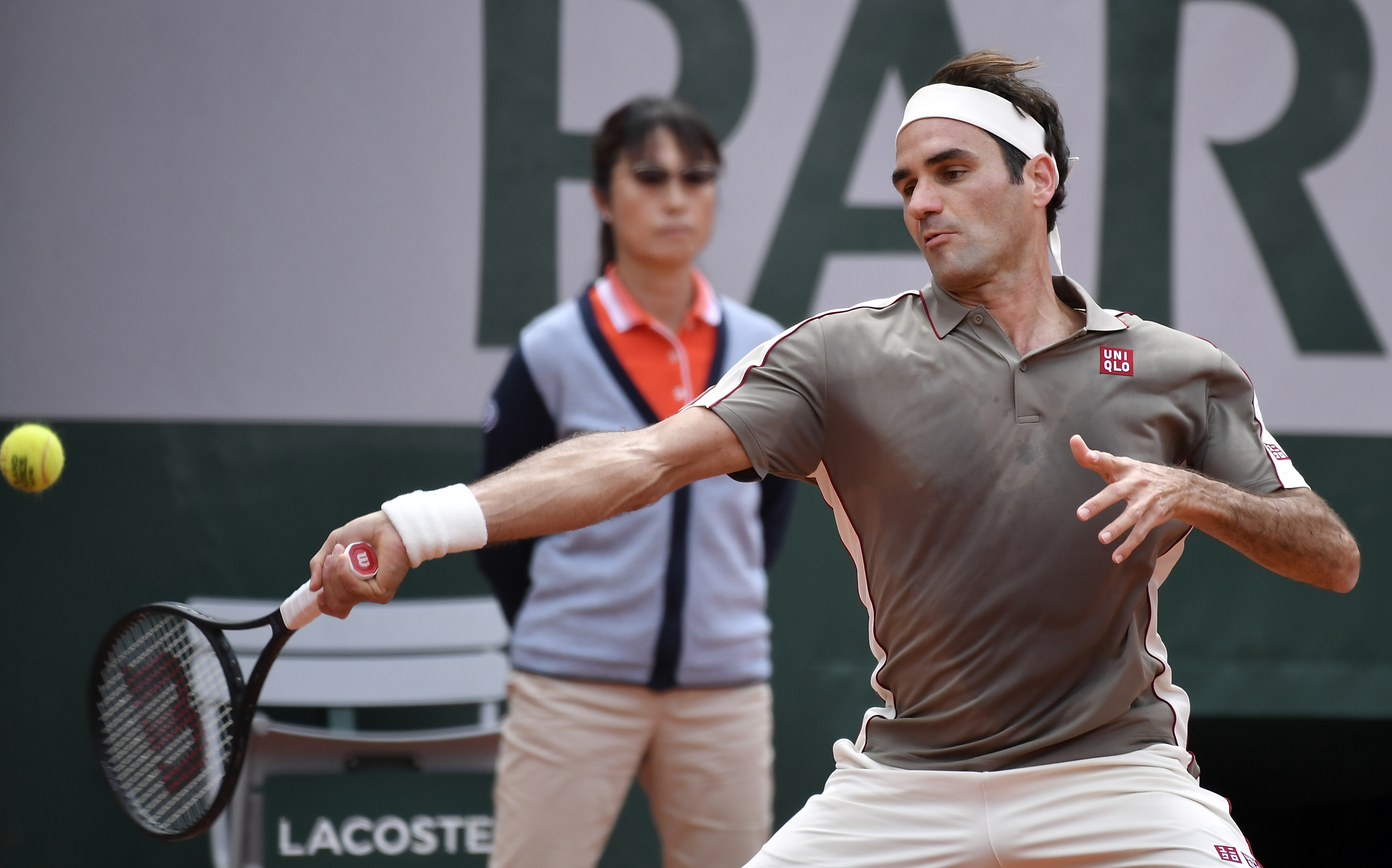 开云体育-意大利网球队险胜法国网球队，费德勒惊艳世界