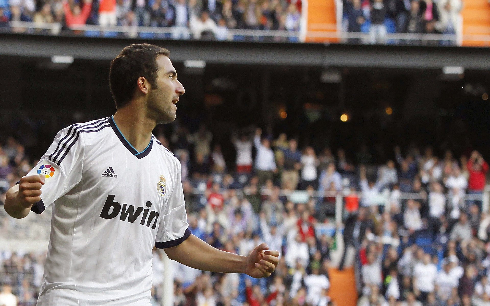 火力全开！湖人碾压公牛展王者霸气，字母哥统治战局成焦点之王