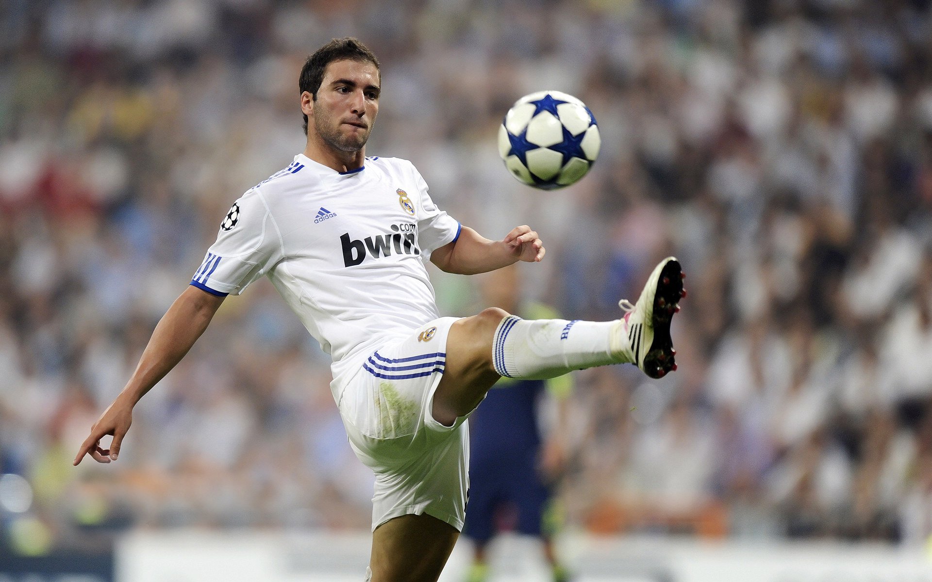 开云体育中国-时空裂缝的传球，当梅西在4300公里外助攻哈兰德绝杀曼联